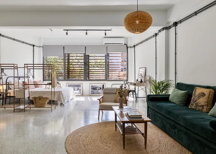 Large, Stylish & Super Central Studio