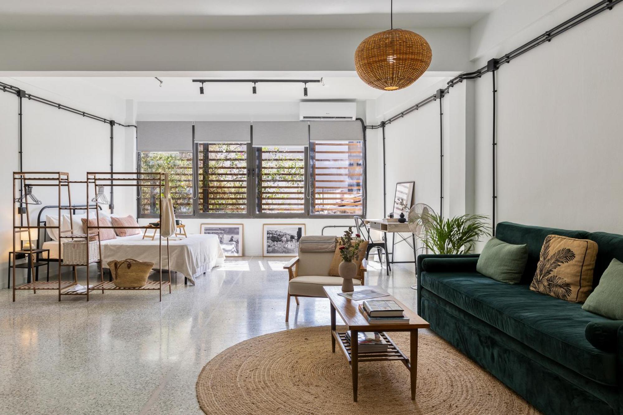 Large, Stylish & Super * Athens